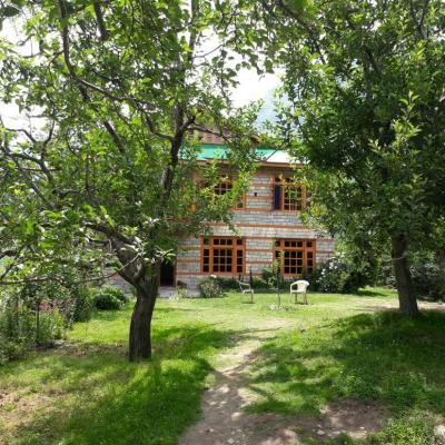 6 BHK Forest Hill Top Cottage in Manali