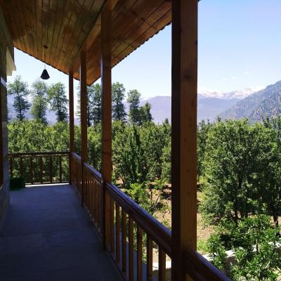 Apple Tree Premier Cottage No.7 - Six Bedroom Cottage in Manali with Kitchen and Private Parking