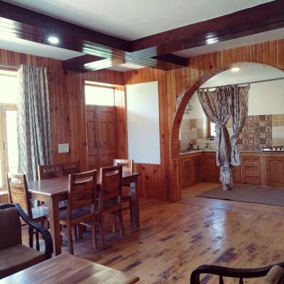 Apple Tree Premier Cottage No.7 - Six Bedroom Cottage in Manali with Kitchen and Private Parking
