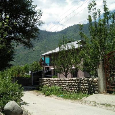 Luxury Cottage No.2 - Four Bedroom Cottage in Manali